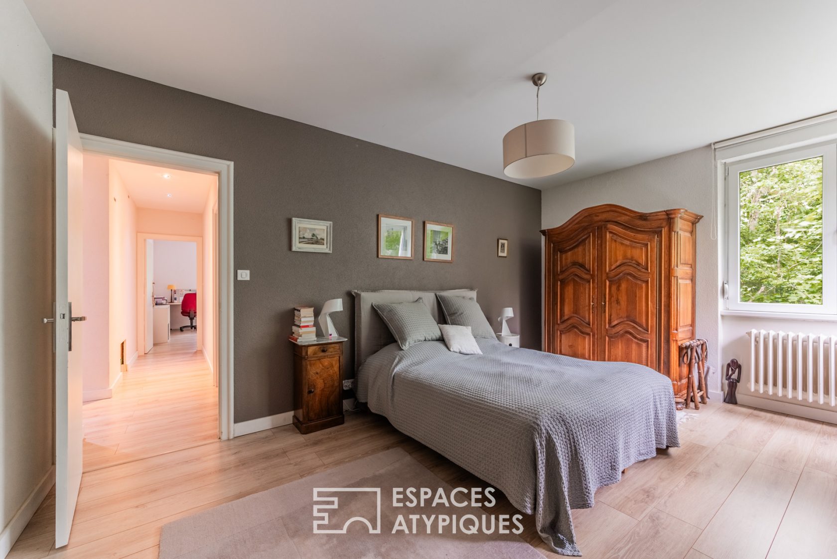 Appartement sur la verdure dans une rue confidentielle