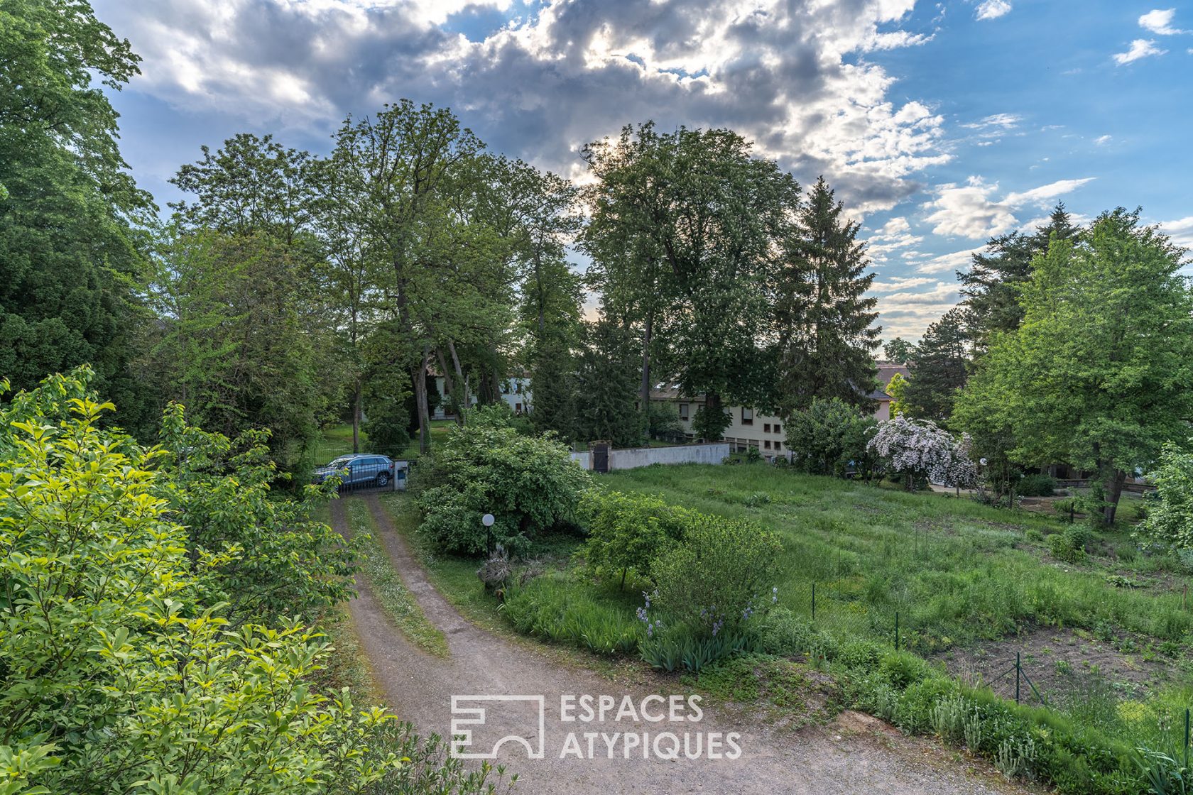 Maison familiale à réinventer dans son écrin de verdure