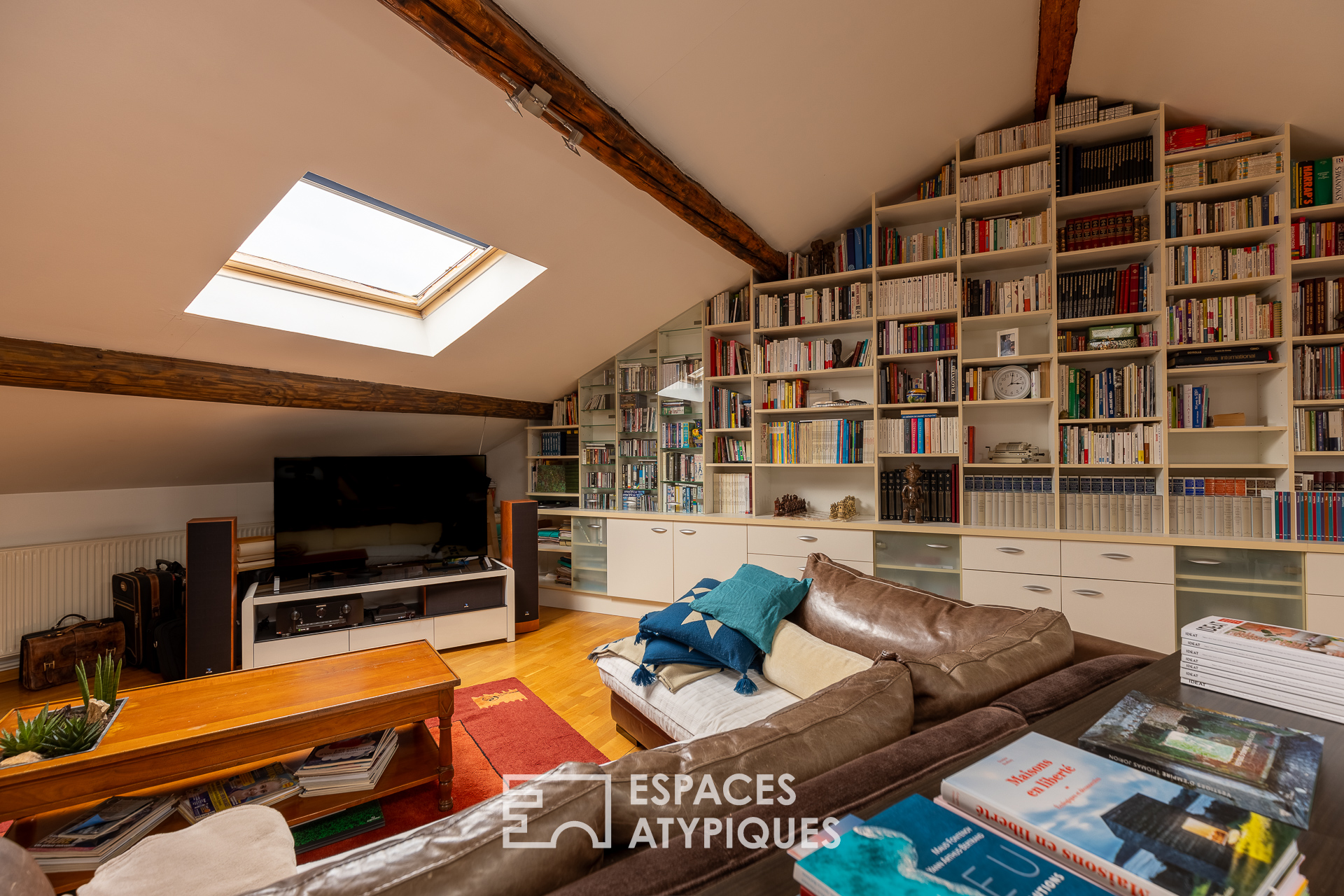 Exceptional farmhouse and its garden with swimming pool