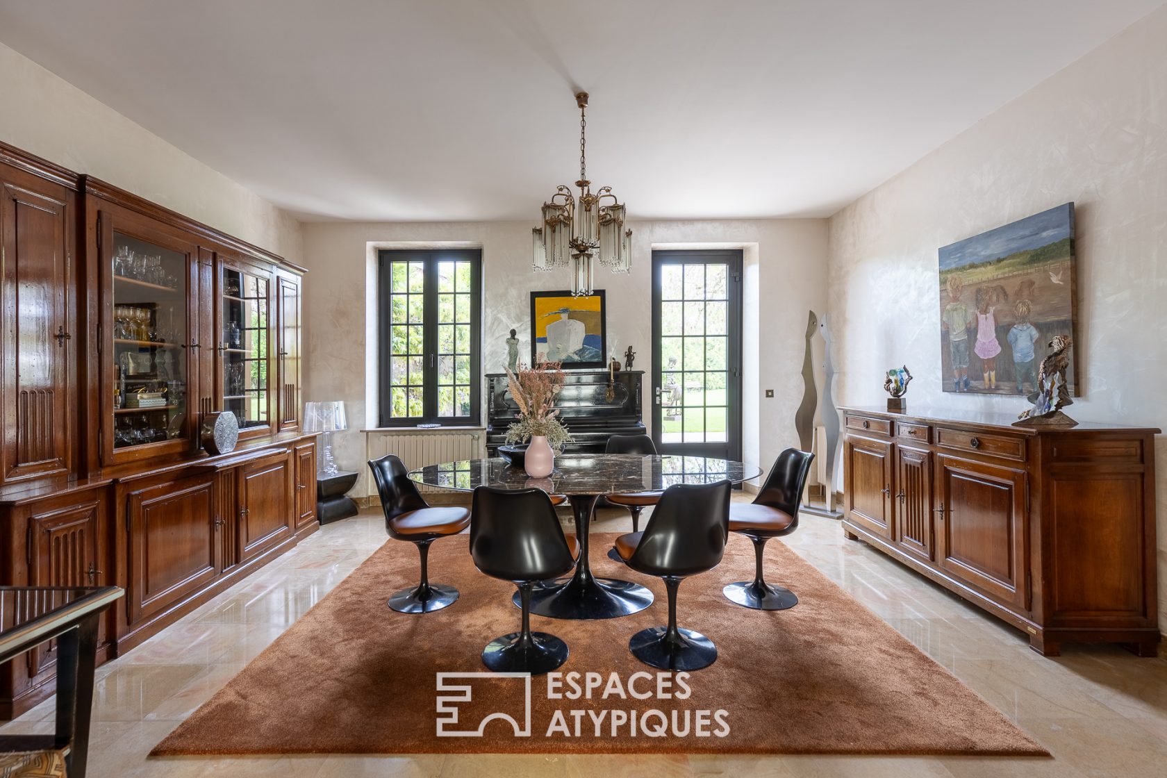 Exceptional farmhouse and its garden with swimming pool