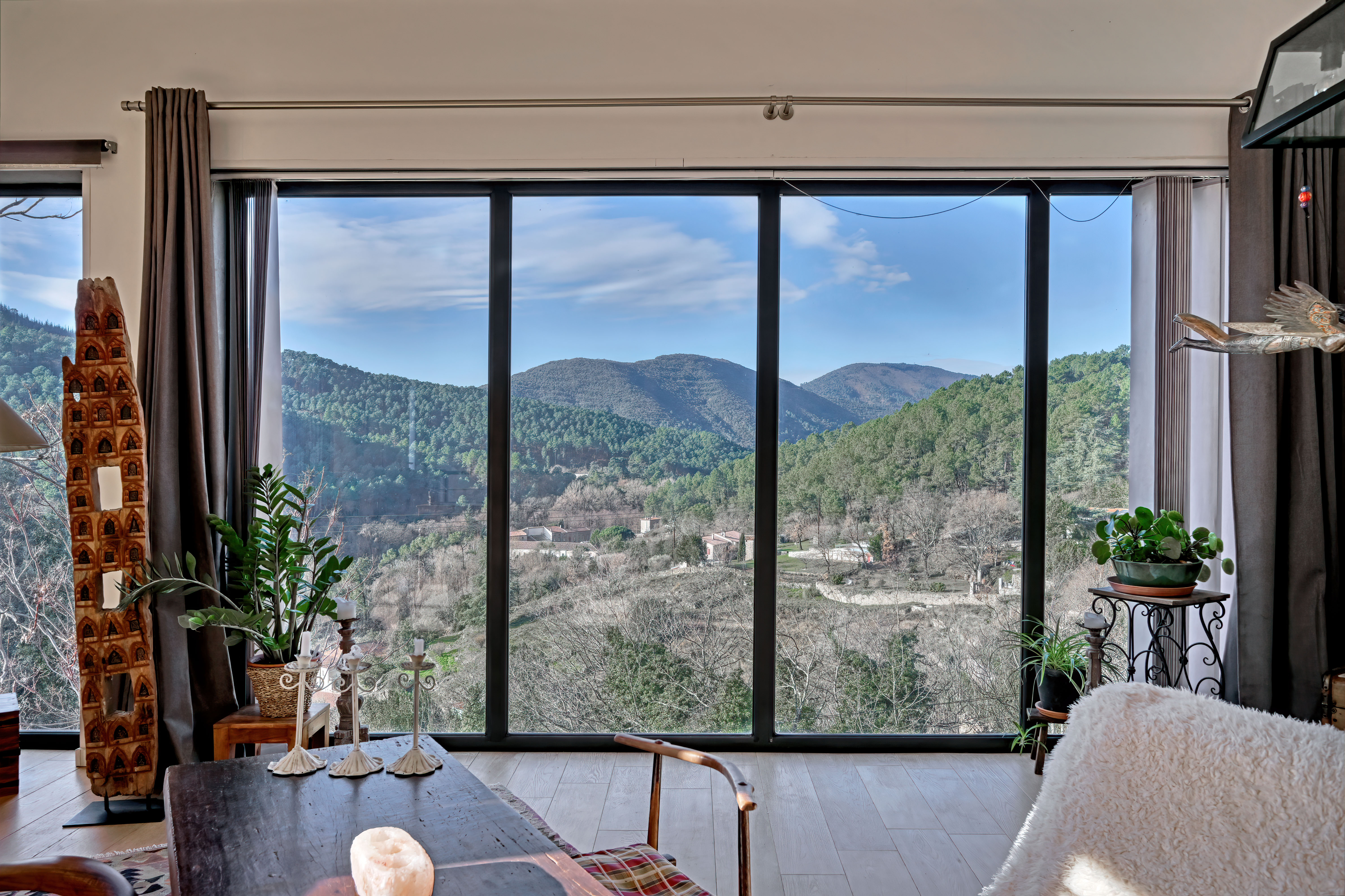 Trouvez votre bien immobilier parmi une sélection de biens atypiques : Appartement avec vue - Maison avec vue