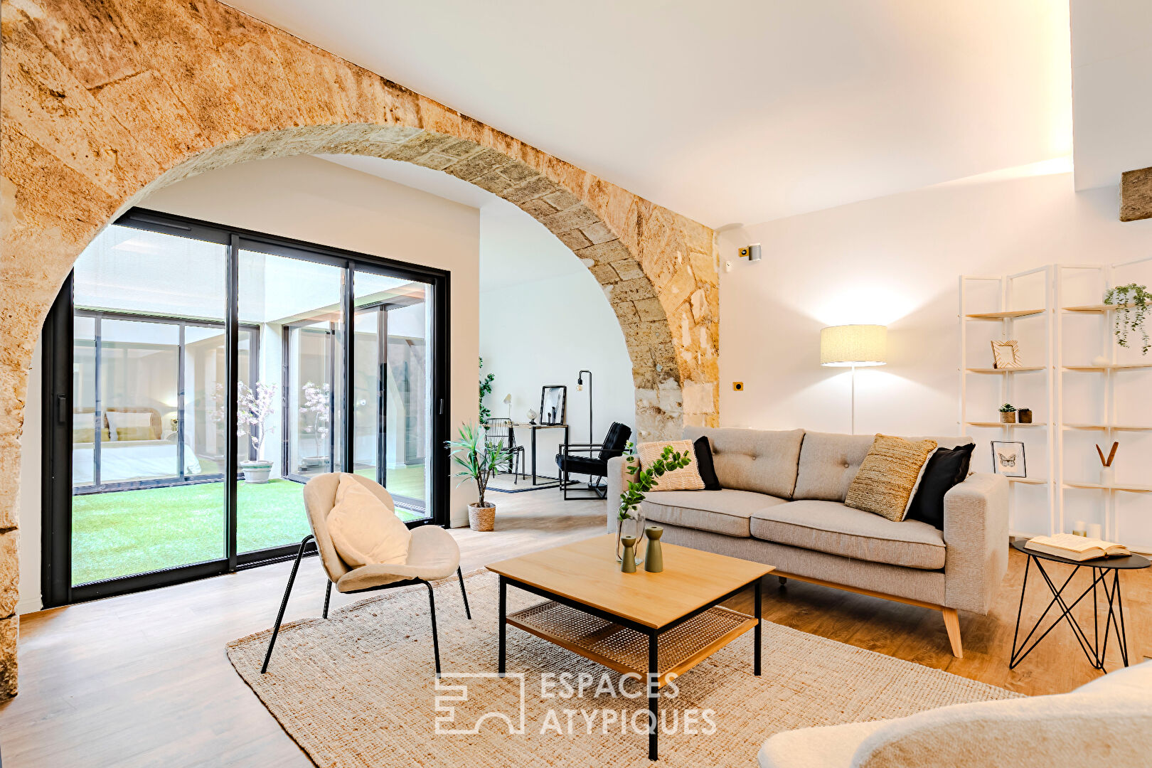 Loft avec garage et terrasse en plein coeur des Chartrons