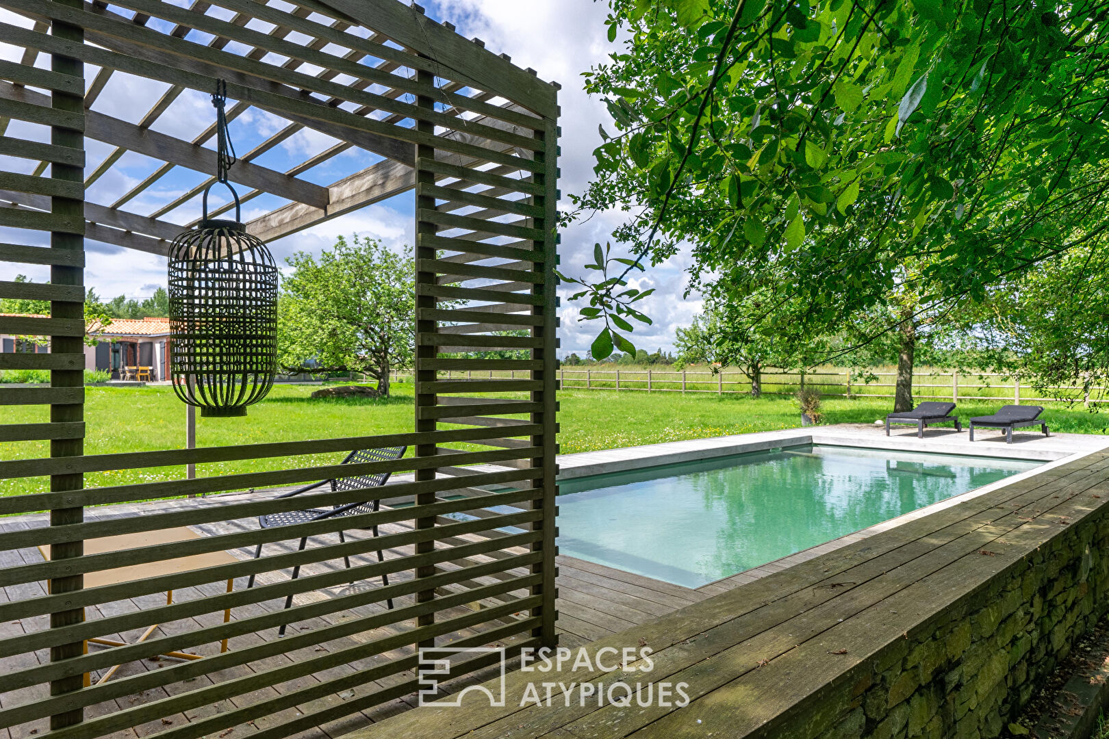 Charmante longère entièrement rénovée avec piscine à Haute-Goulaine