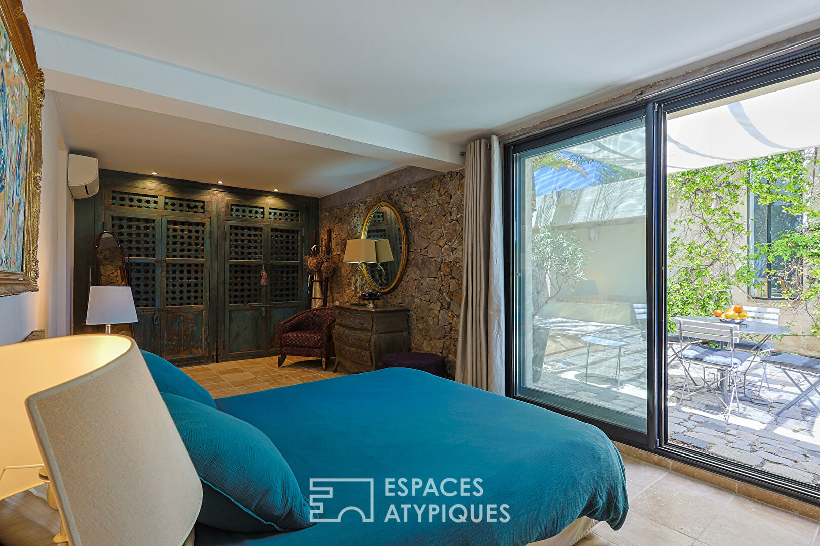 Stone villa in Le Corbusier style