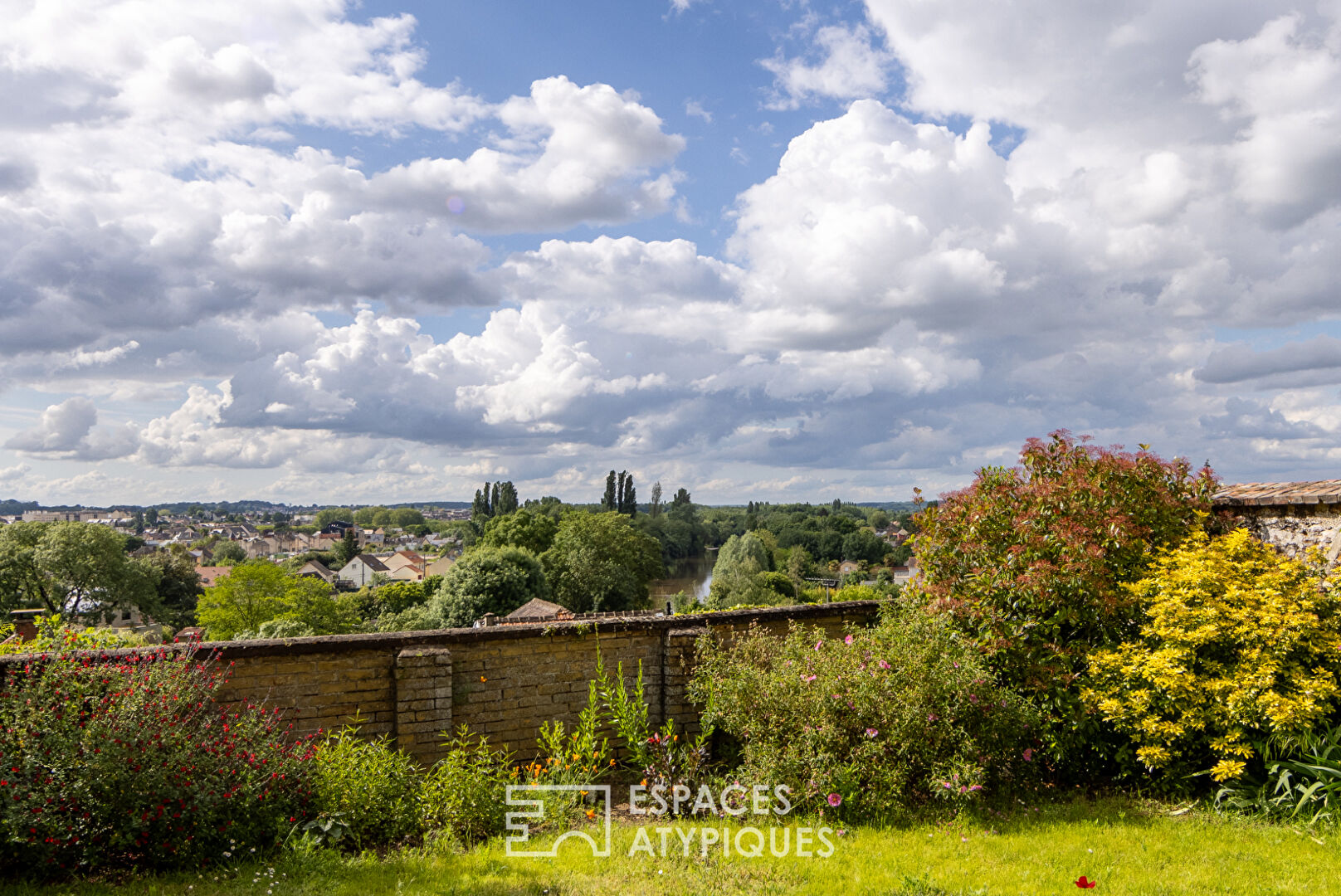 Mancelle avec belle terrasse et magnifique vue sur la Sarthe