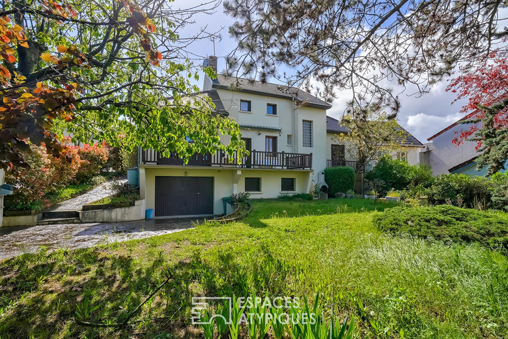 House with terrace and garden in a quiet Coteaux neighborhood