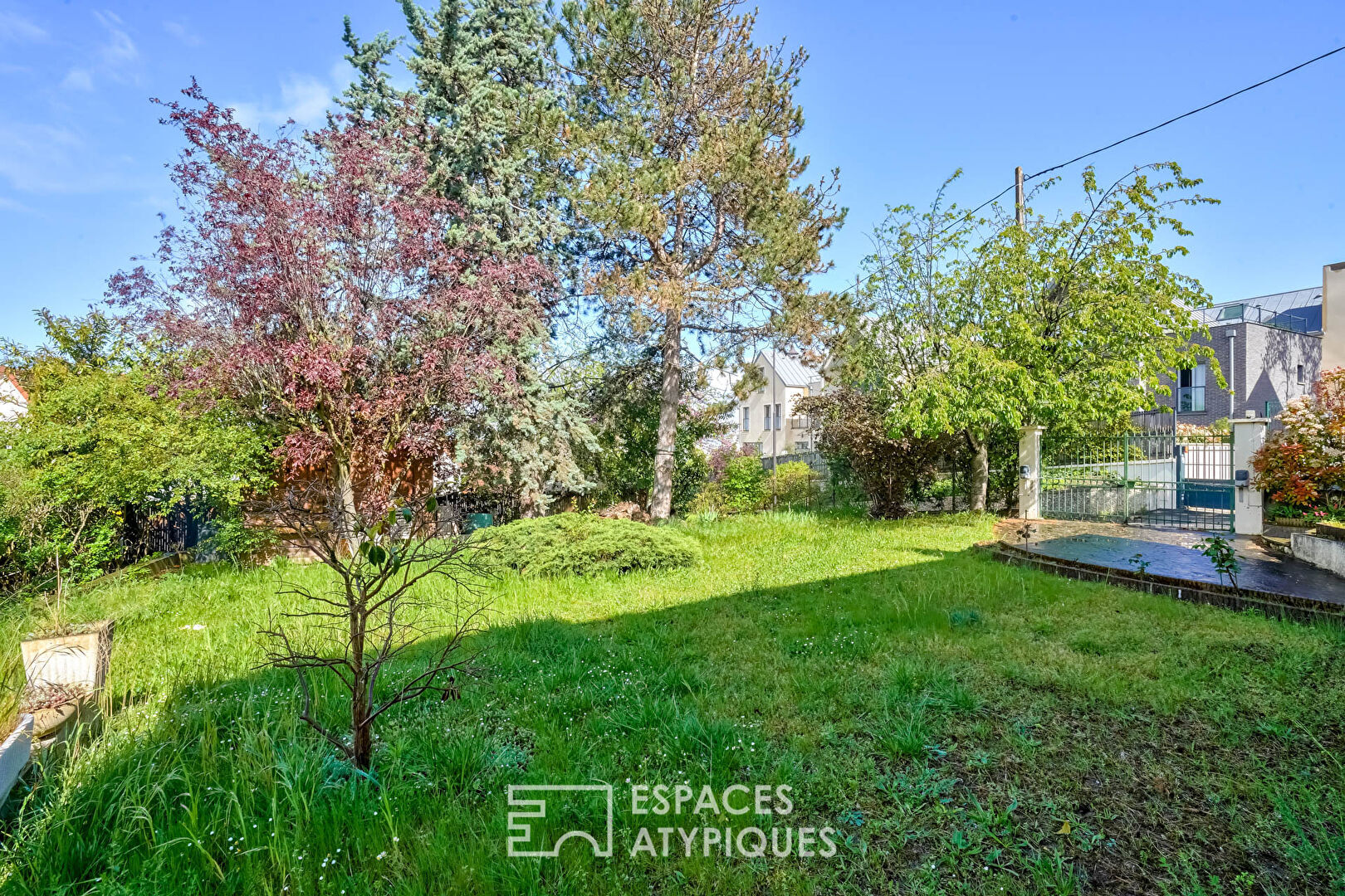 House with terrace and garden in a quiet Coteaux neighborhood