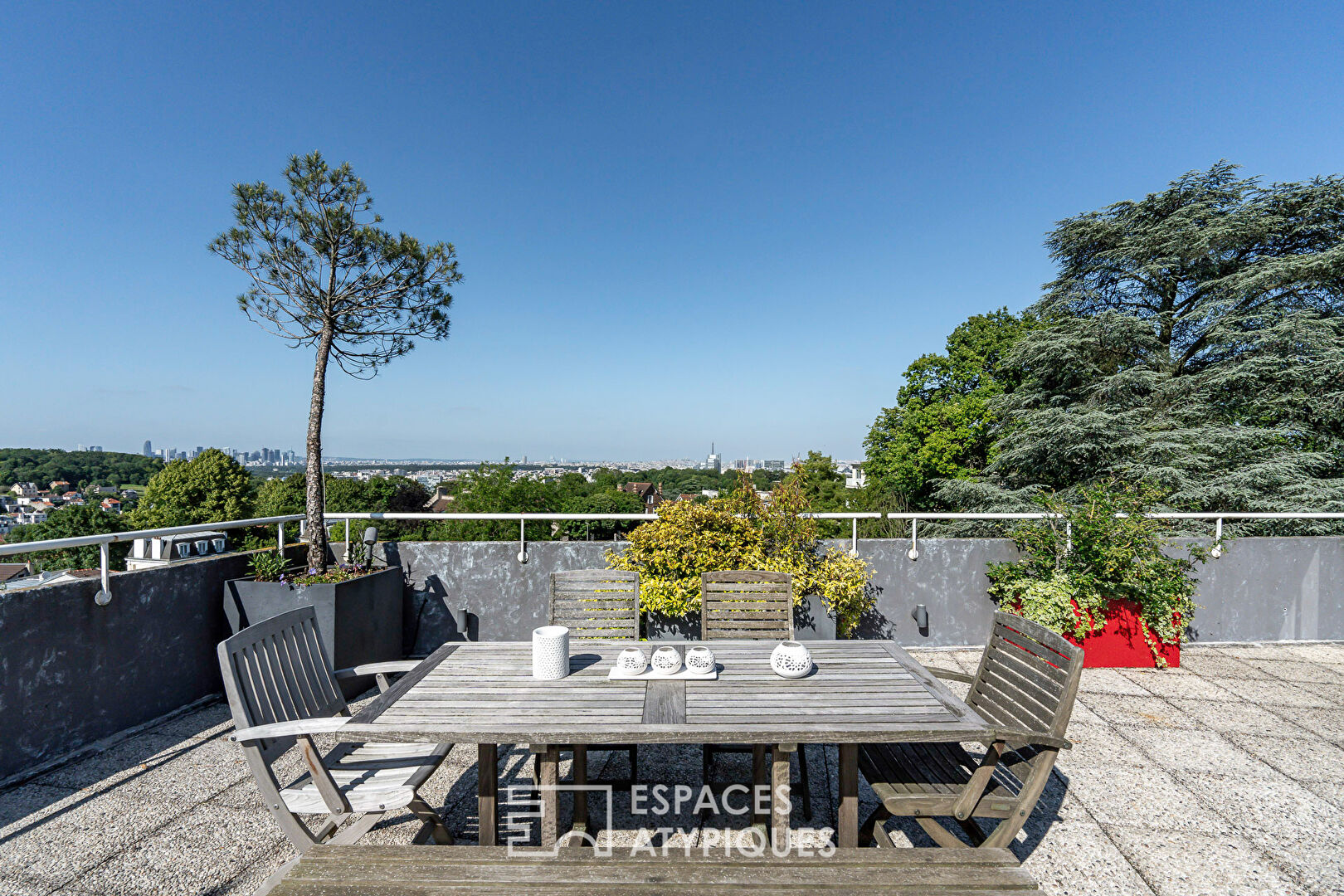 Dernier étage avec toit-terrasse et vue imprenable à Sèvres Rive-Gauche