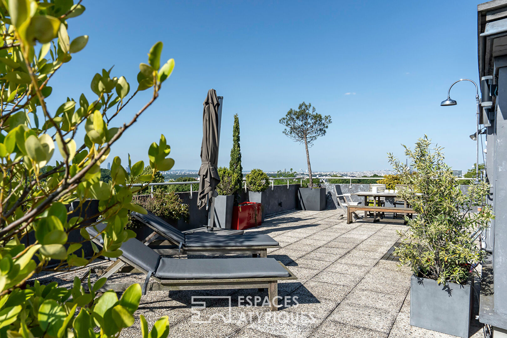 Dernier étage avec toit-terrasse et vue imprenable à Sèvres Rive-Gauche