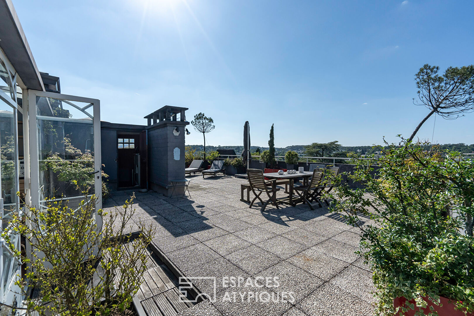 Dernier étage avec toit-terrasse et vue imprenable à Sèvres Rive-Gauche