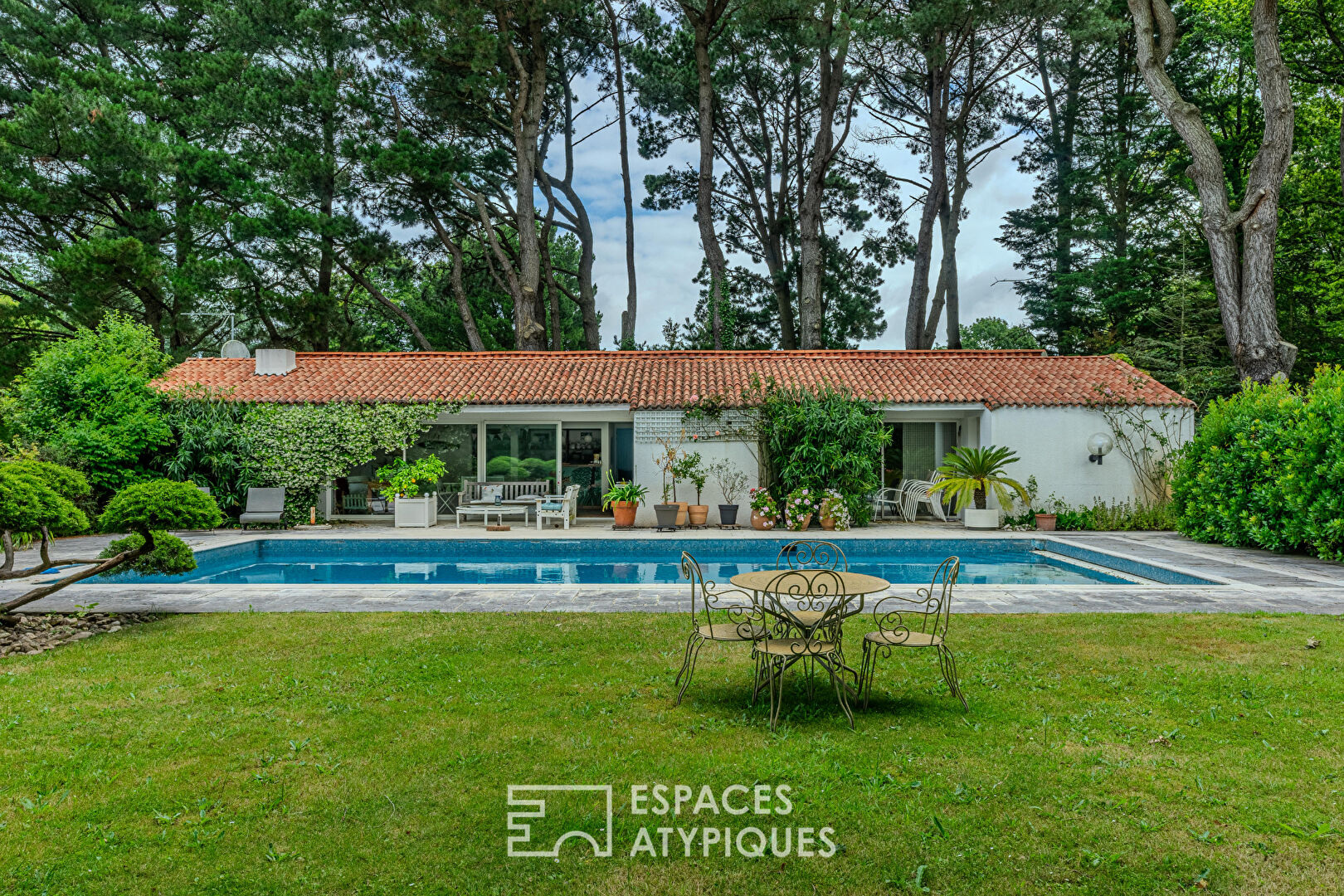 Maison d’architecte seventies et sa maison d’été sur parc