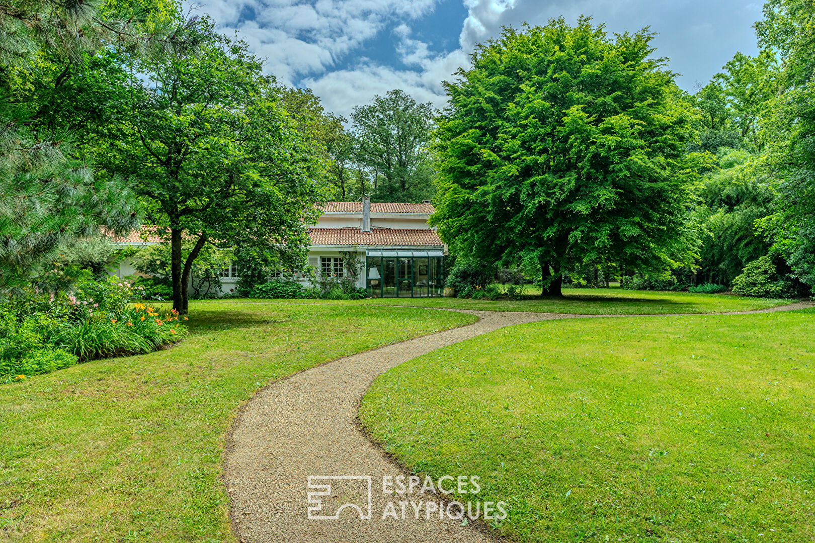Maison d’architecte seventies et sa maison d’été sur parc