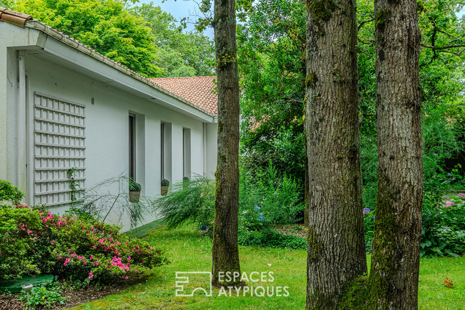 Maison d’architecte seventies et sa maison d’été sur parc