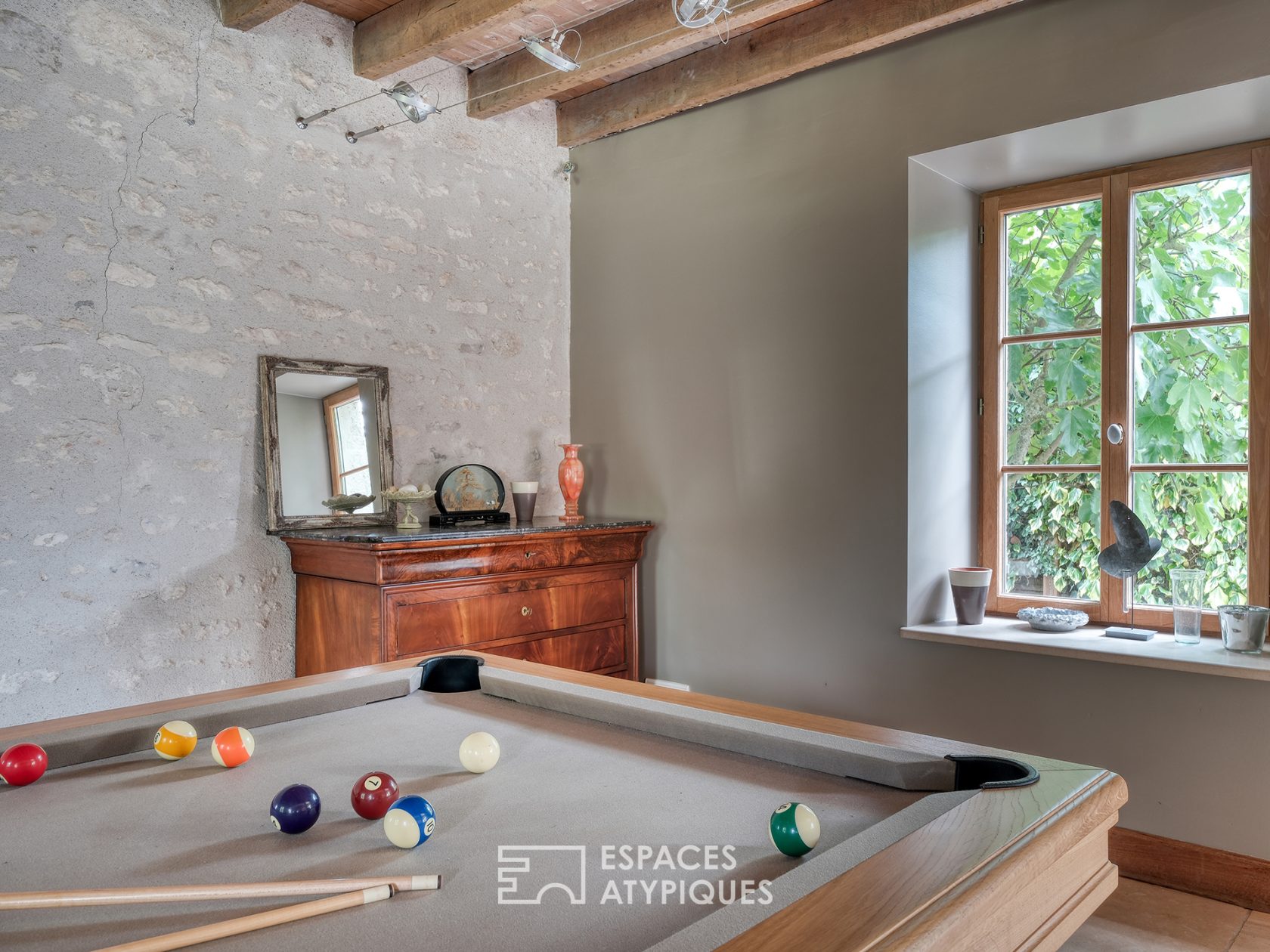 Longère avec piscine et sa grange contemporaine