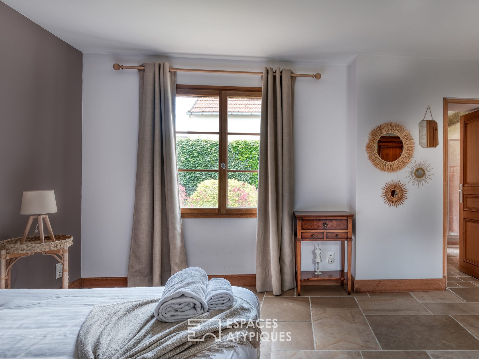 Longère avec piscine et sa grange contemporaine