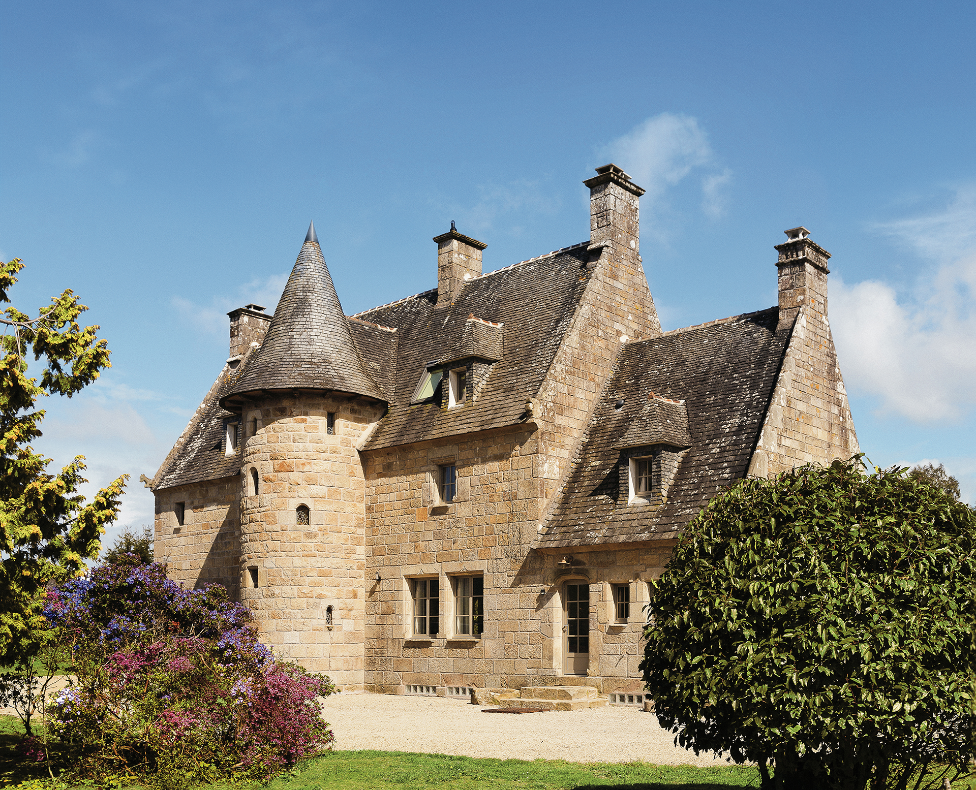 Trouvez votre bien immobilier parmi une sélection de biens atypiques : domaine - maison de maître - manoir - bastide - château