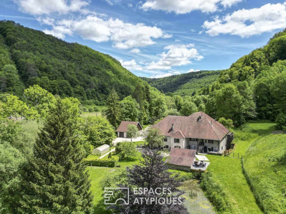 Ancien moulin avec gîtes, chambres d'hôtes, restaurant, et habitation