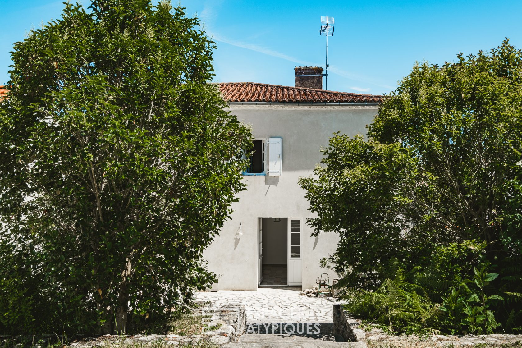 Comfortable old house in the heart of the village