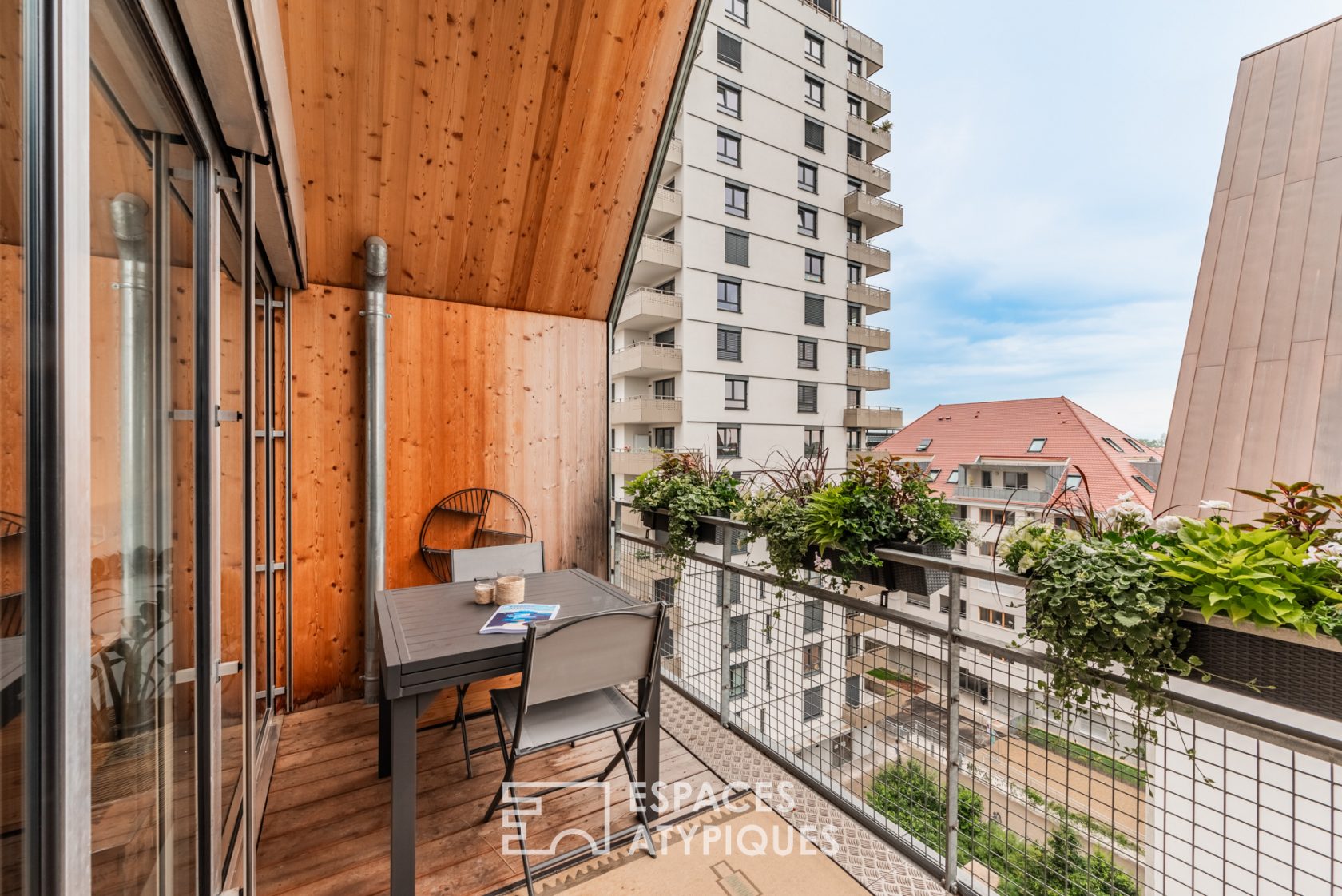Top-floor loft with terrace in the Coop district