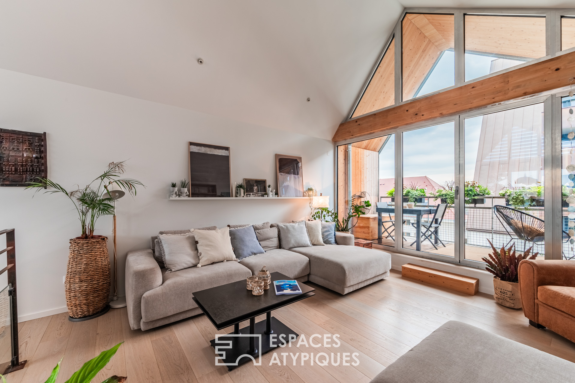 Top-floor loft with terrace in the Coop district