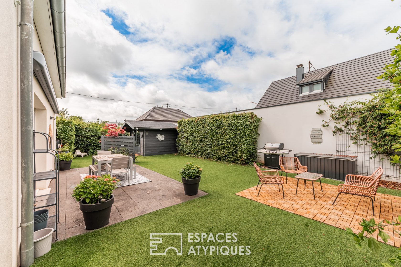 Maison contemporaine et son jardin