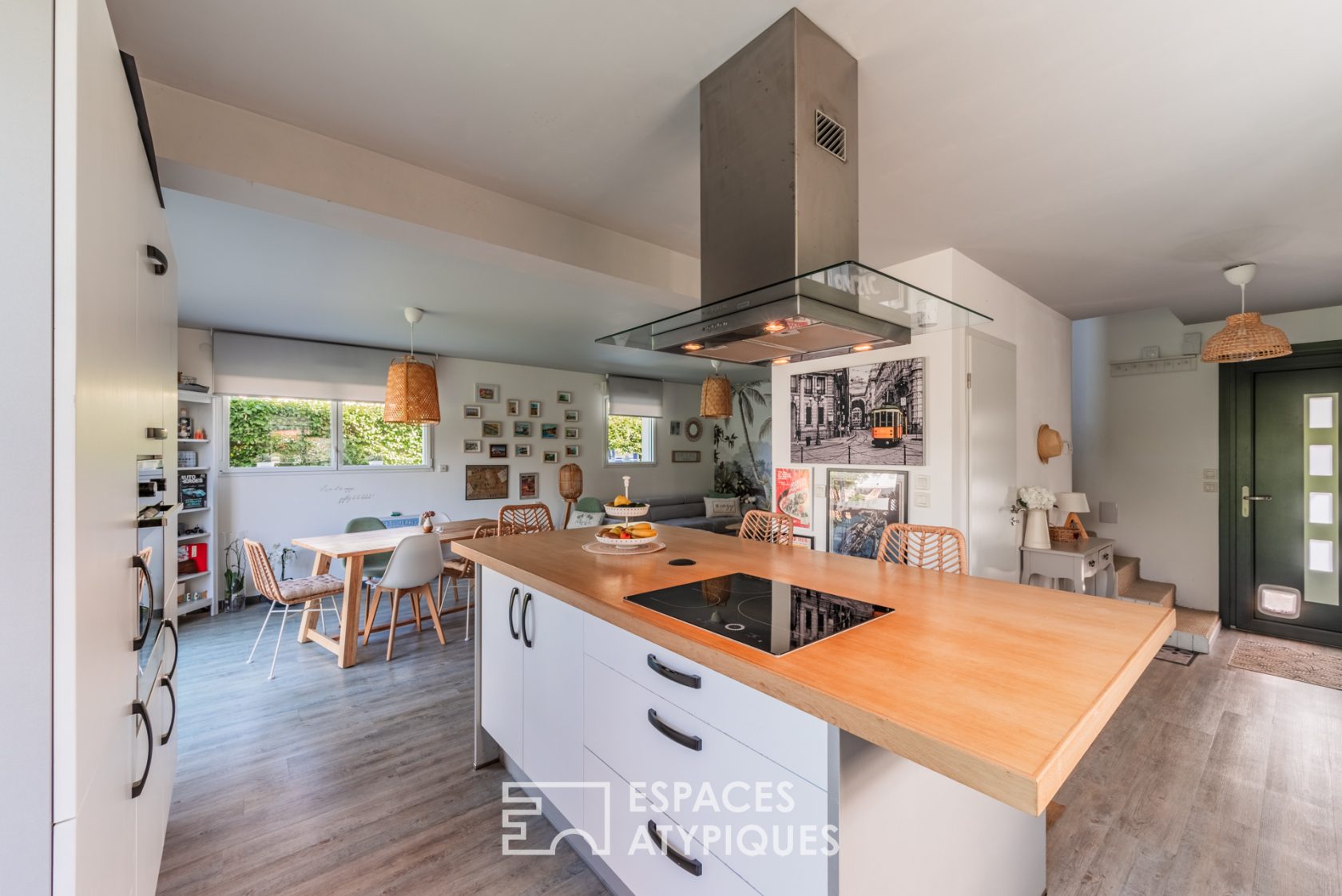 Maison contemporaine et son jardin