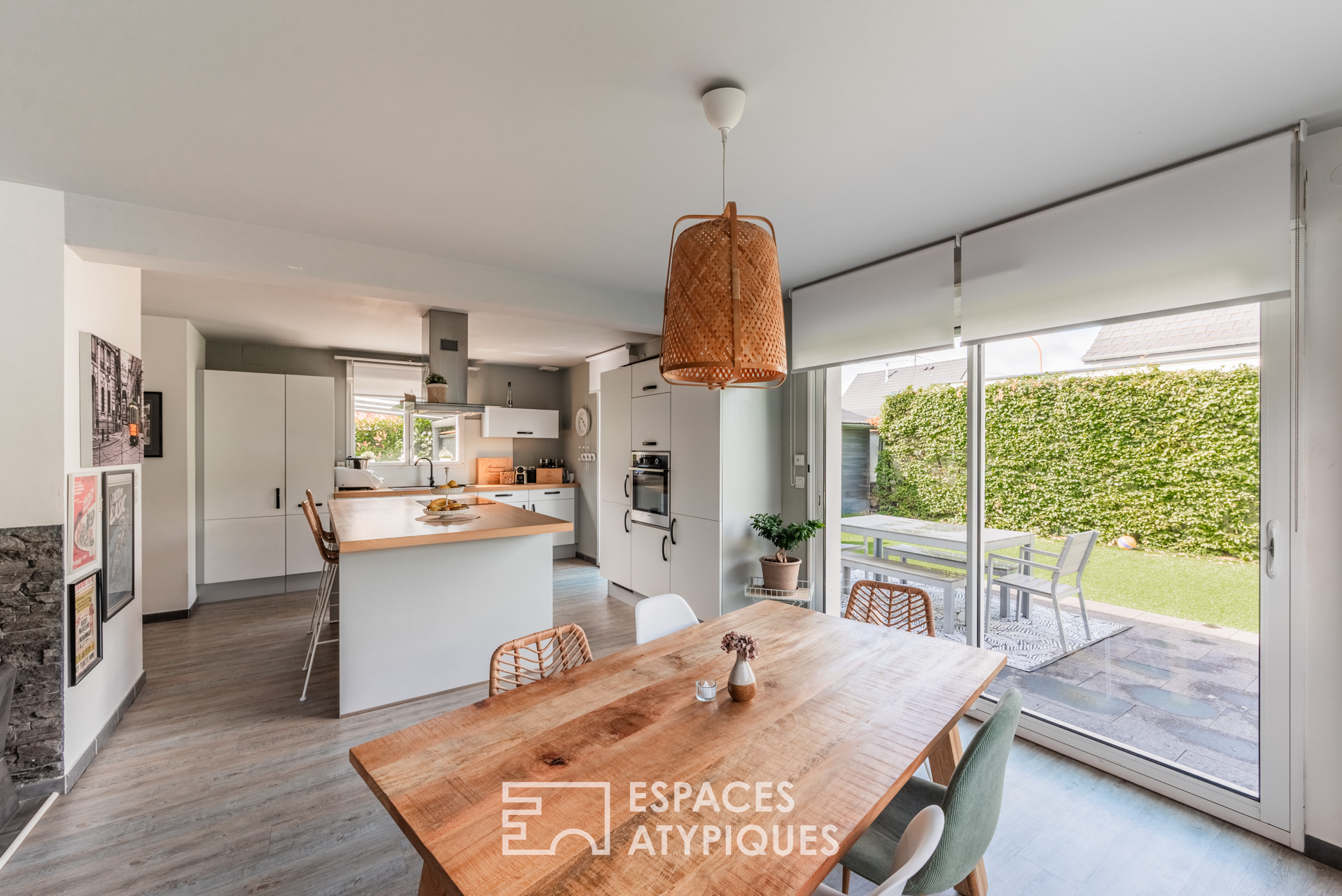 Maison contemporaine et son jardin