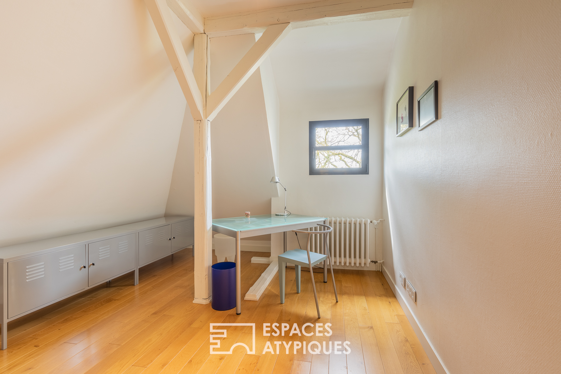 Maison de caractère et son extension contemporaine au coeur d’un parc arboré