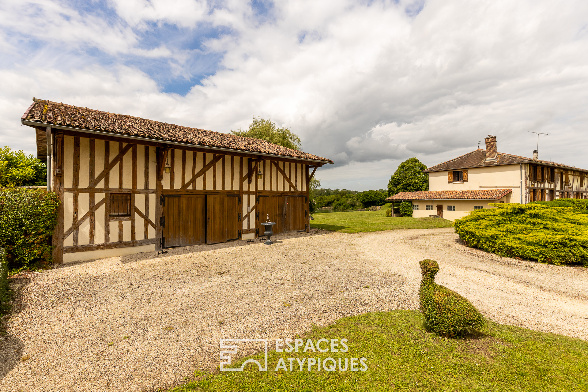 Authentic farmhouse with pond