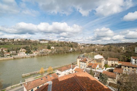 Duplex au dernier étage avec ascenseur, vue Saone
