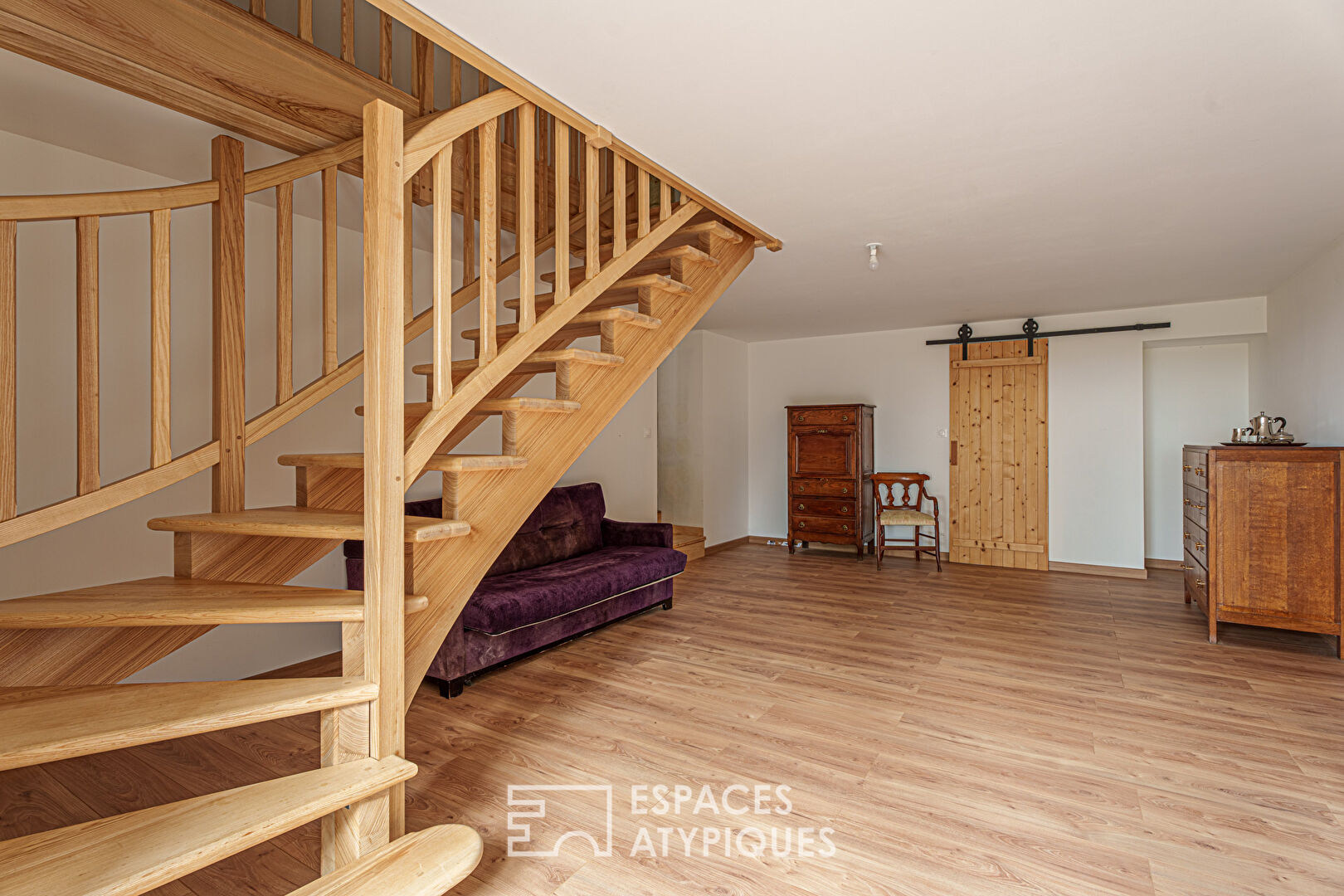 Renovated farmhouse with swimming pool on 6 hectares