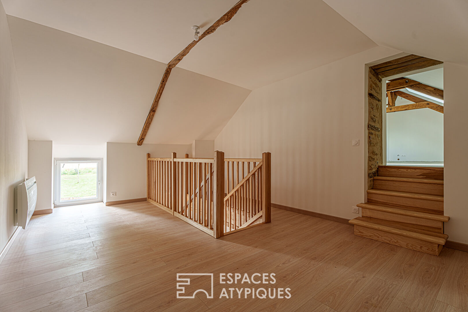 Renovated farmhouse with swimming pool on 6 hectares
