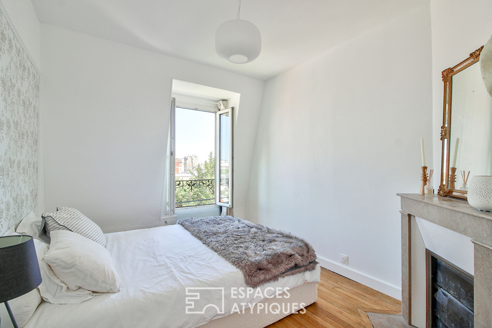 Appartement rénové avec vue sur la Tour Eiffel