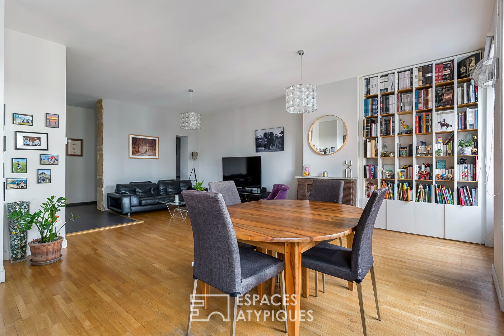 Old apartment renovated on a high floor with elevator