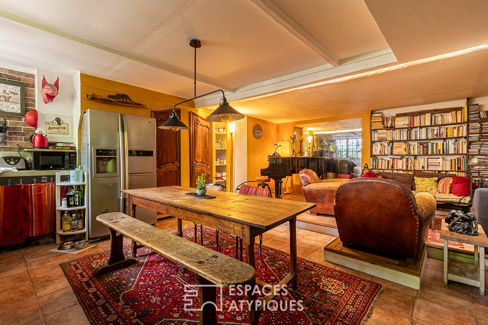 Maison bucolique avec cour arborée et terrasse