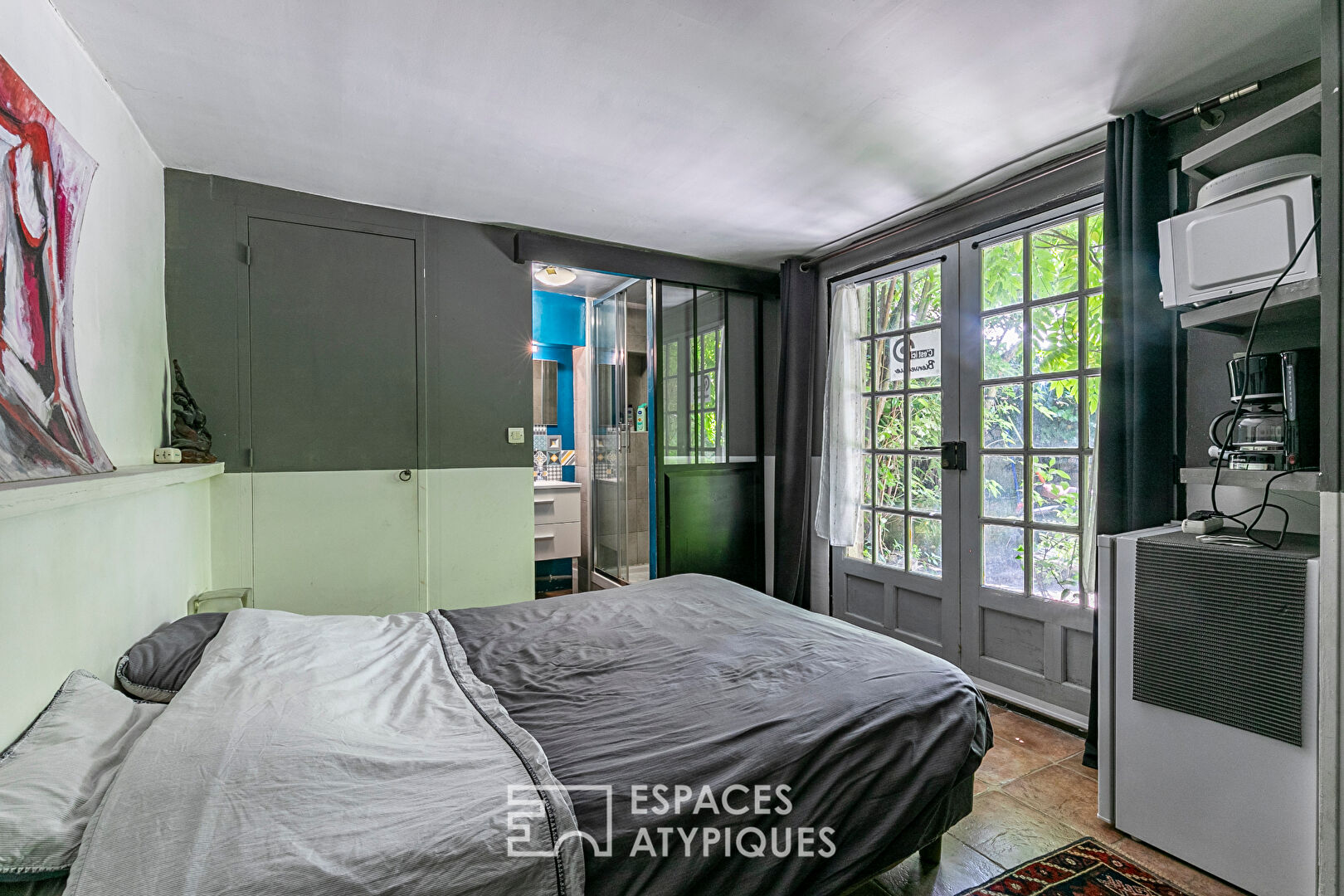 Maison bucolique avec cour arborée et terrasse
