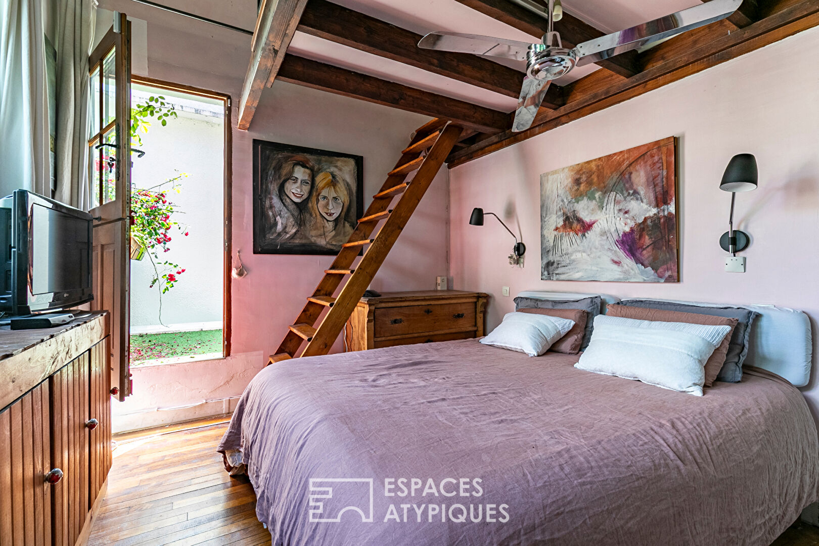 Maison bucolique avec cour arborée et terrasse