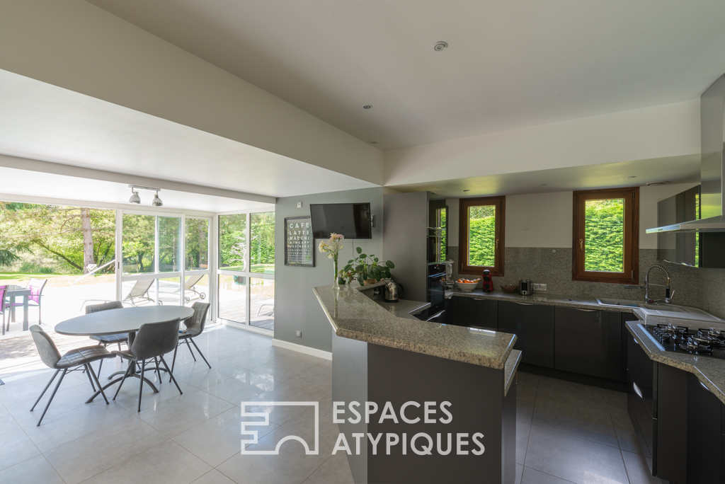 Maison d’architecte et son parc arboré au coeur du golf de Bruz