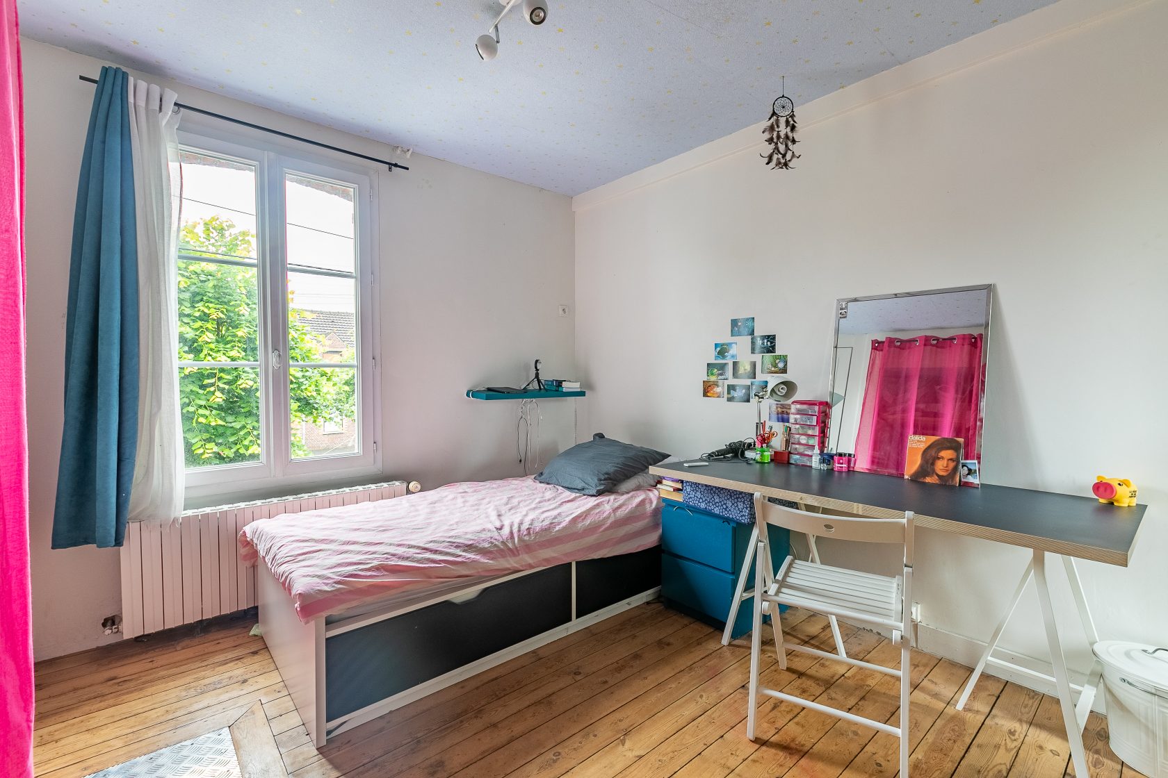 Maison de famille rénovée avec annexe aménagée et joli jardin en centre ville.