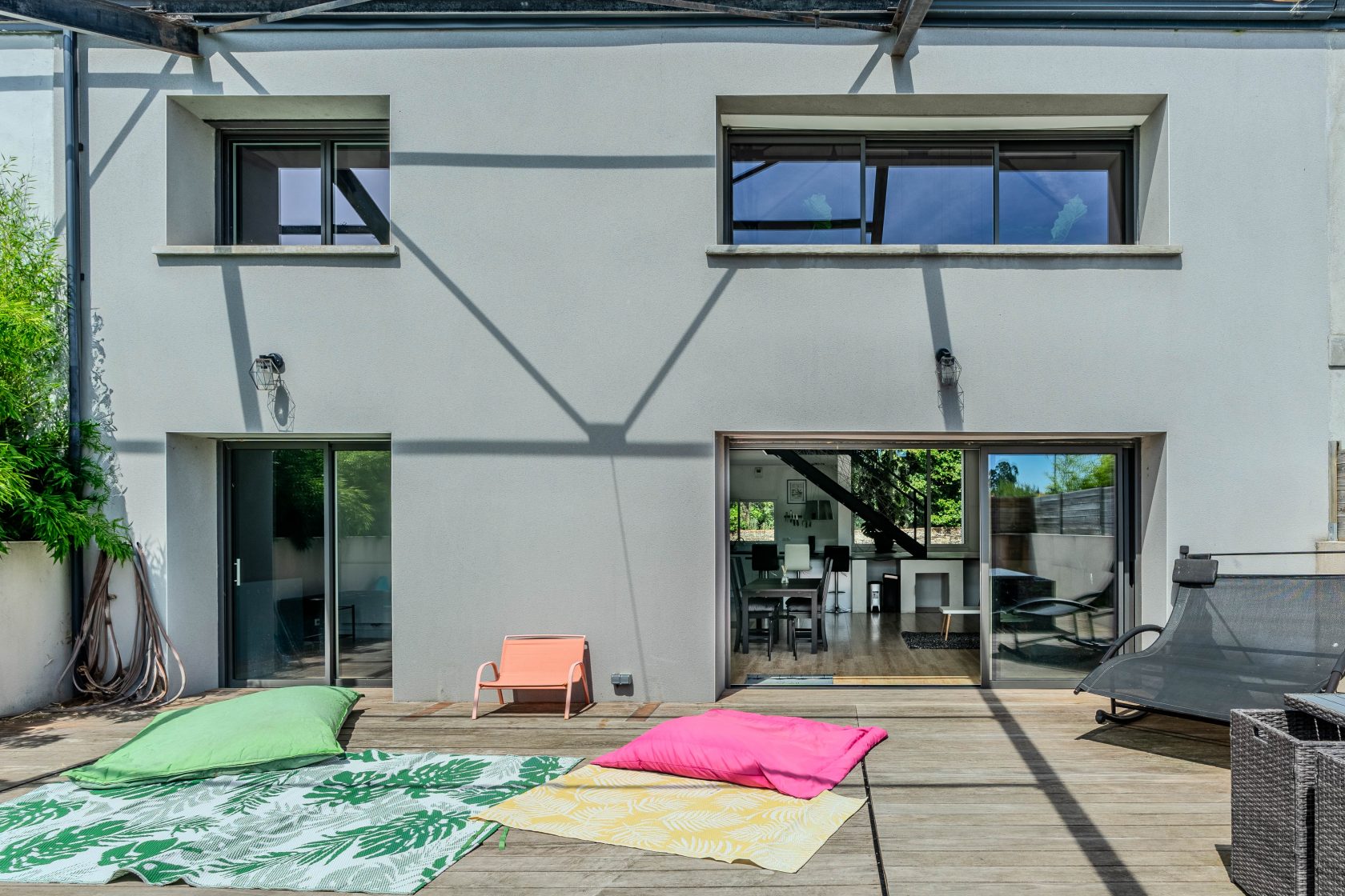 Ecological loft and its spacious terrace with swimming pool