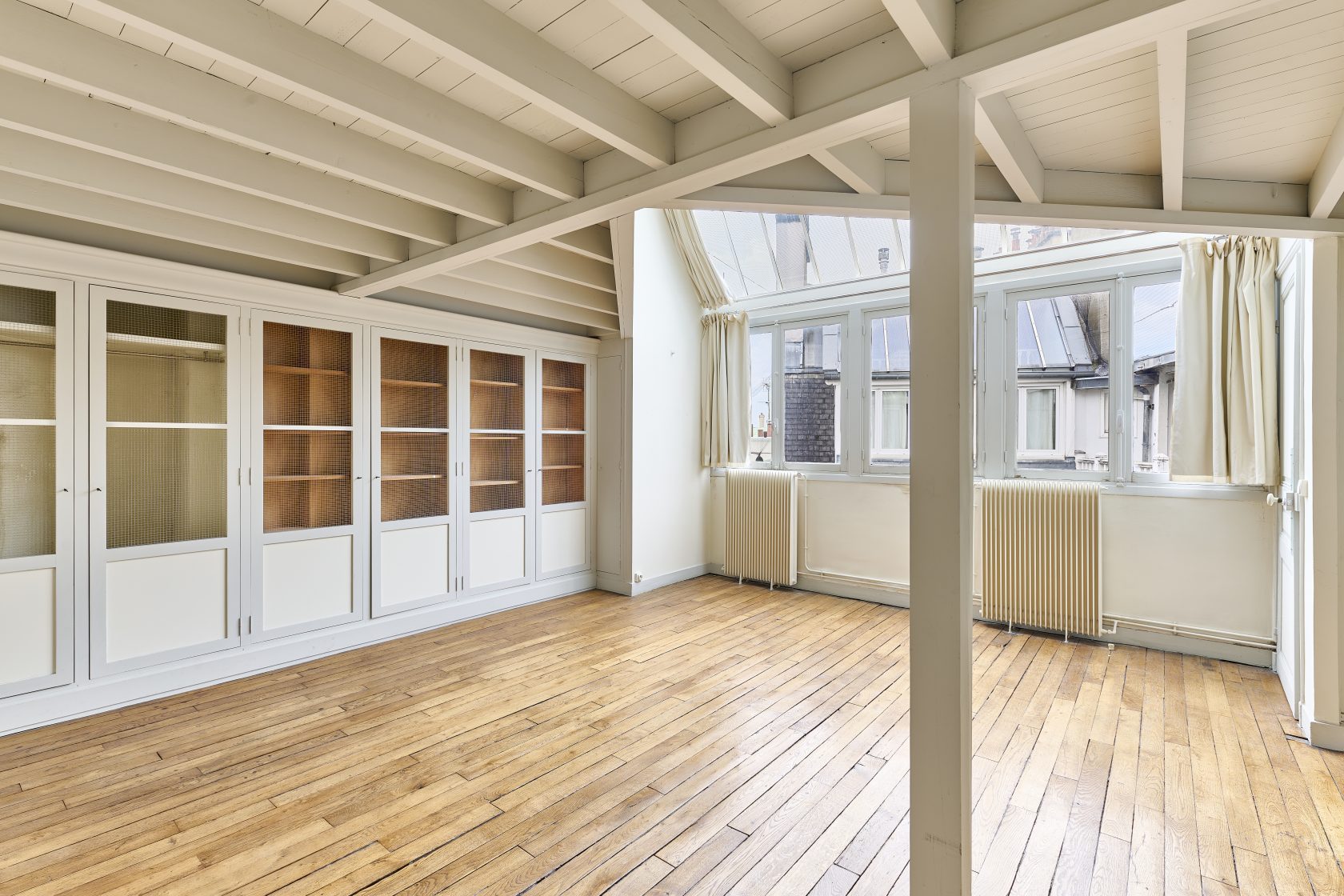 Atelier d’artiste en dernier étage avec vues – Quartier Batignolles/Europe