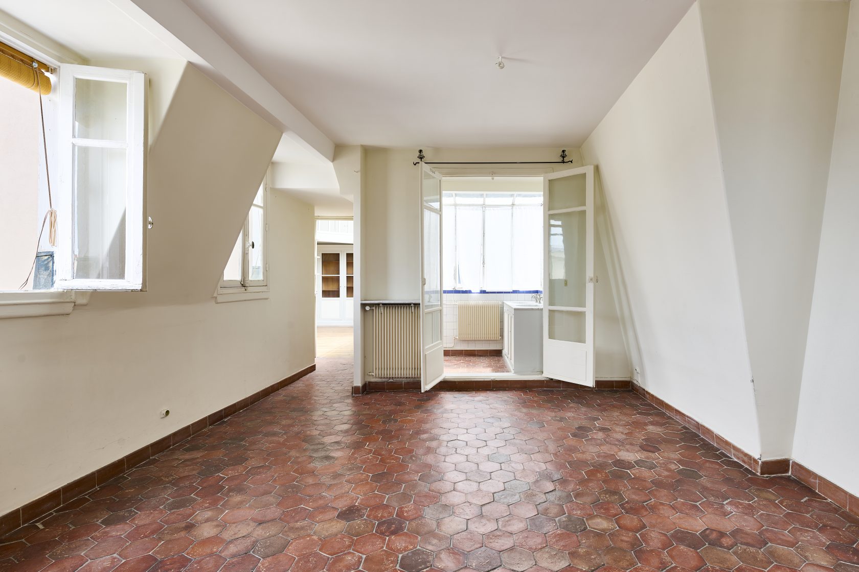 Atelier d’artiste en dernier étage avec vues – Quartier Batignolles/Europe