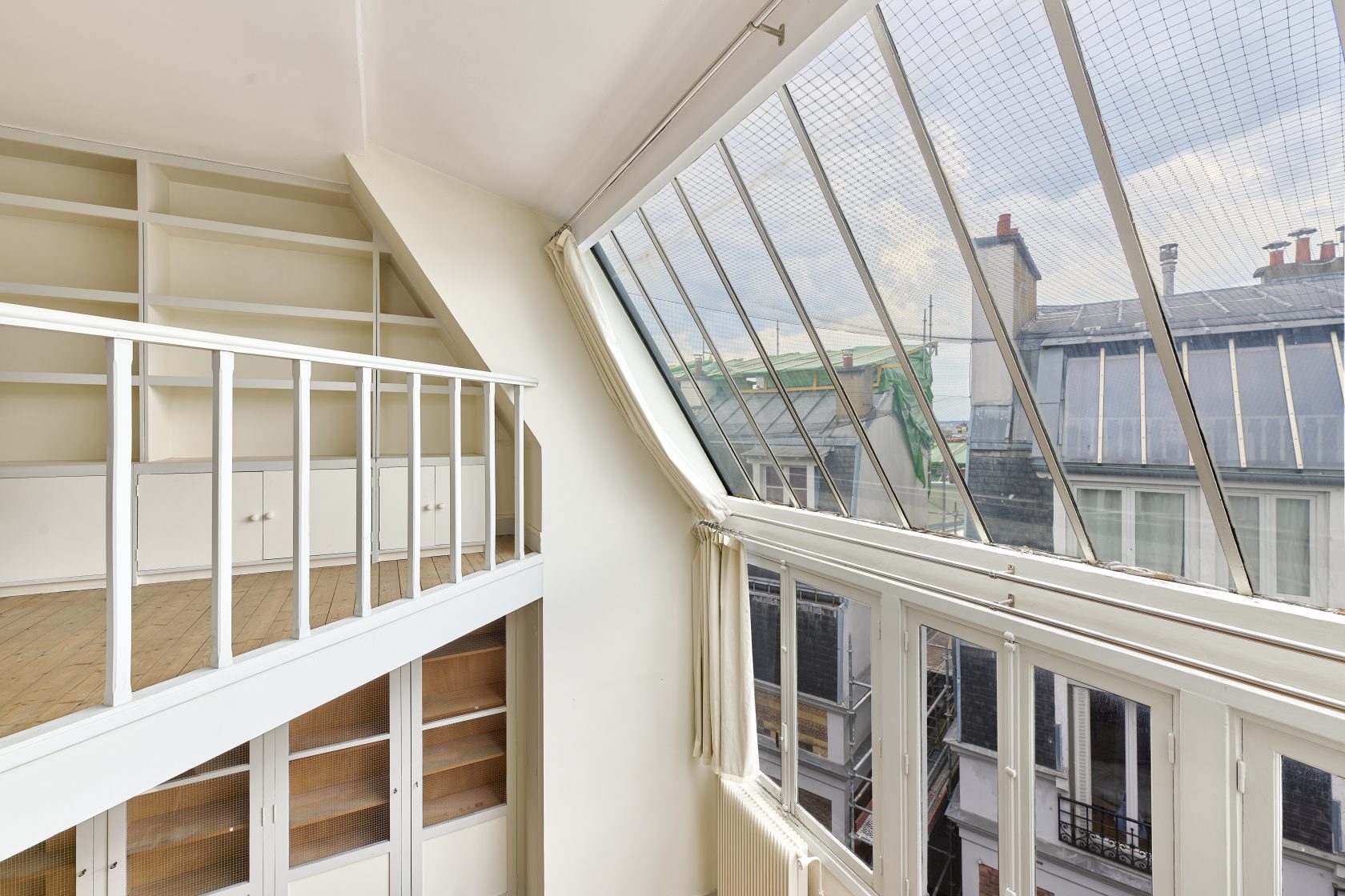 Atelier d’artiste en dernier étage avec vues – Quartier Batignolles/Europe