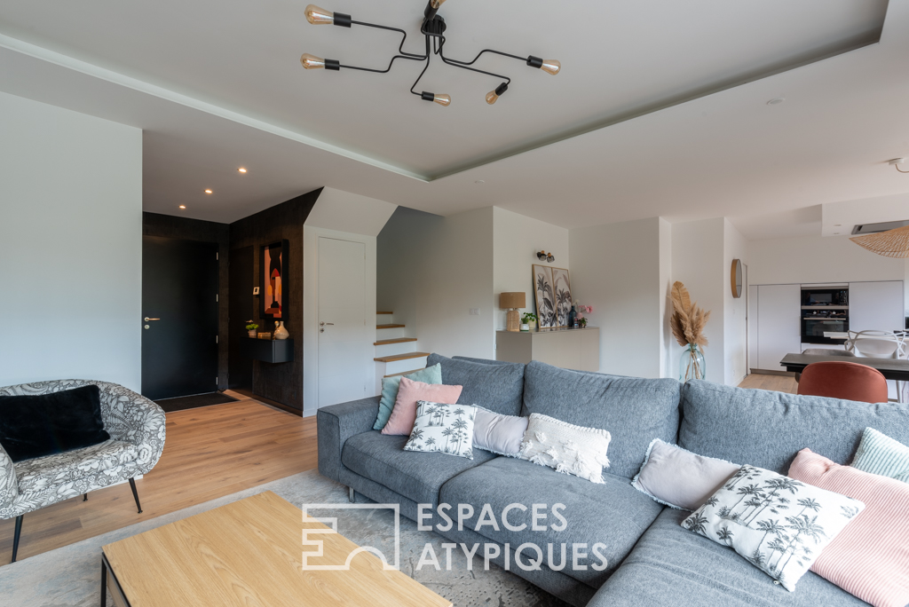 Contemporaine conviviale et sa piscine