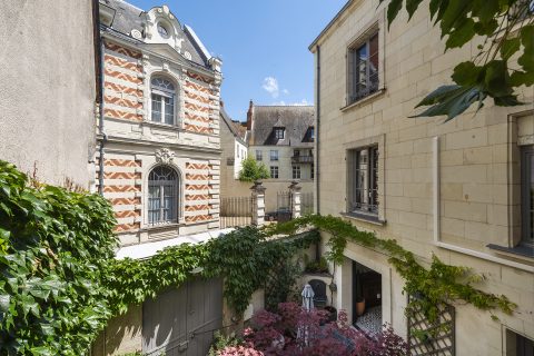 Charming renovated house in the heart of the town of Saumur.
