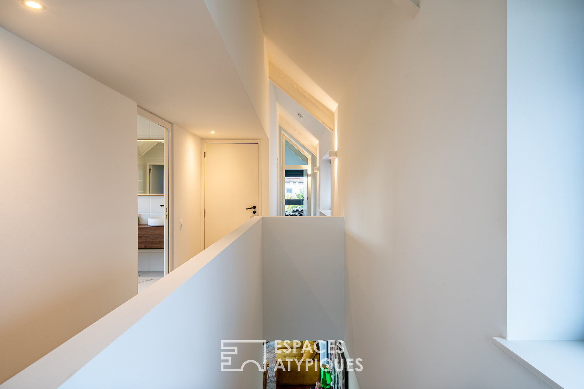 Maison d’architecte avec piscine et jardin arboré