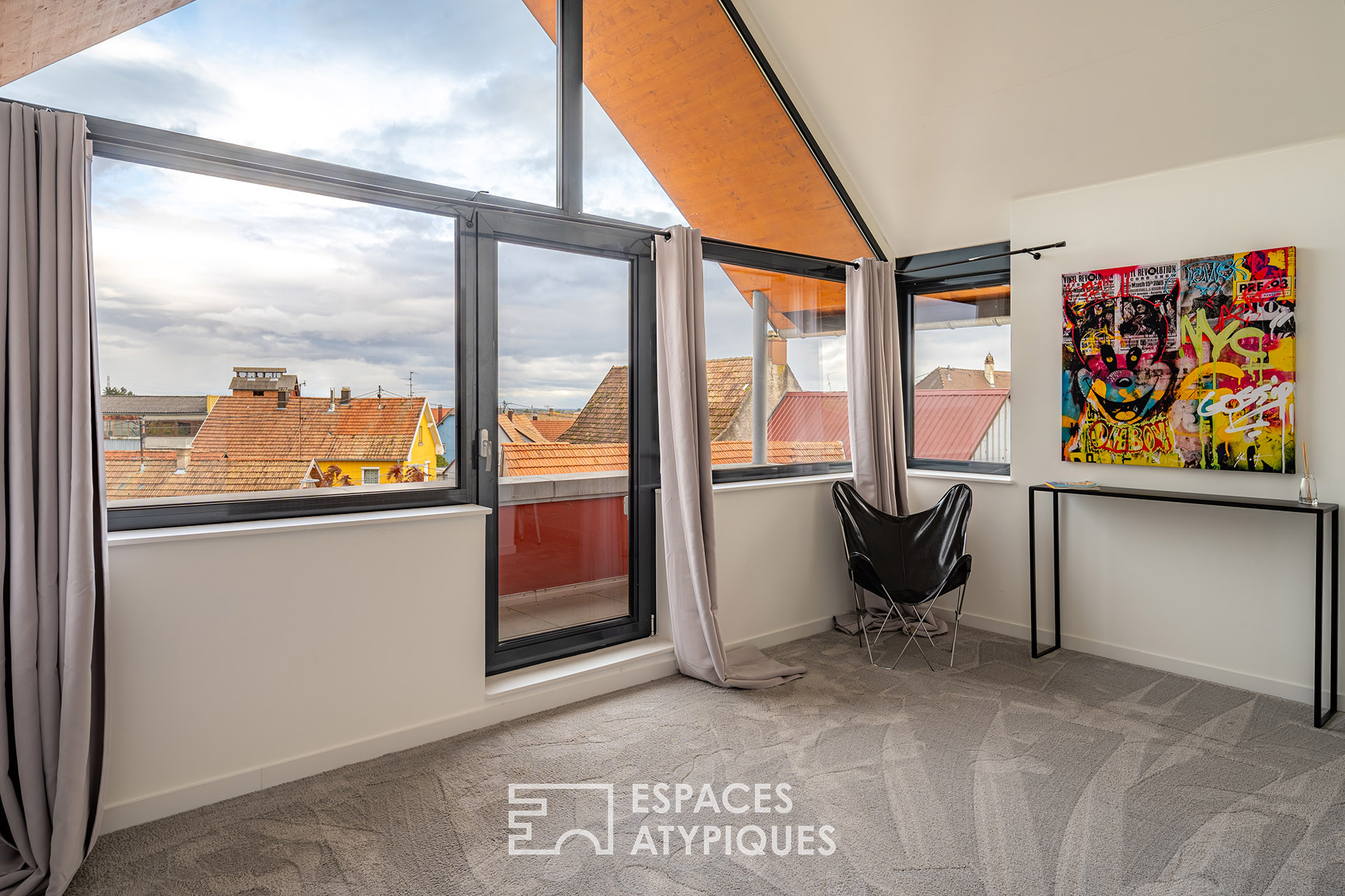 Maison d’architecte avec piscine et jardin arboré