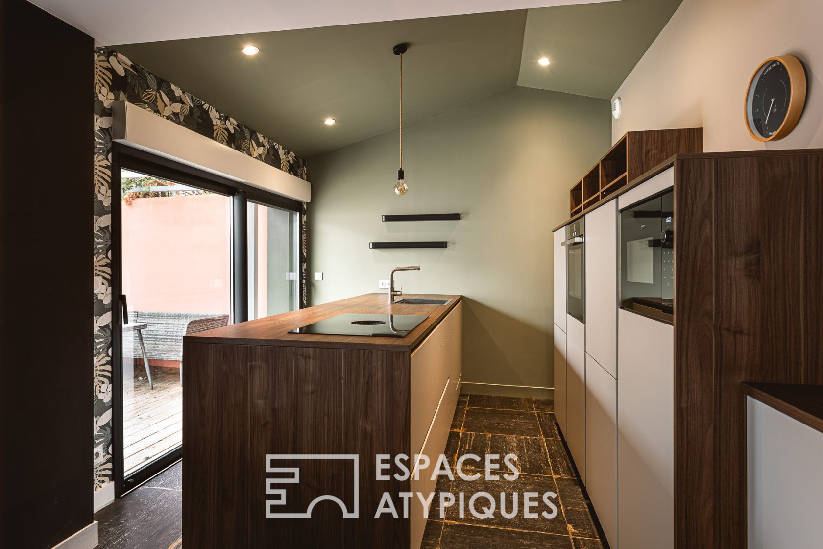 Ancien chai viticole réhabilité en loft