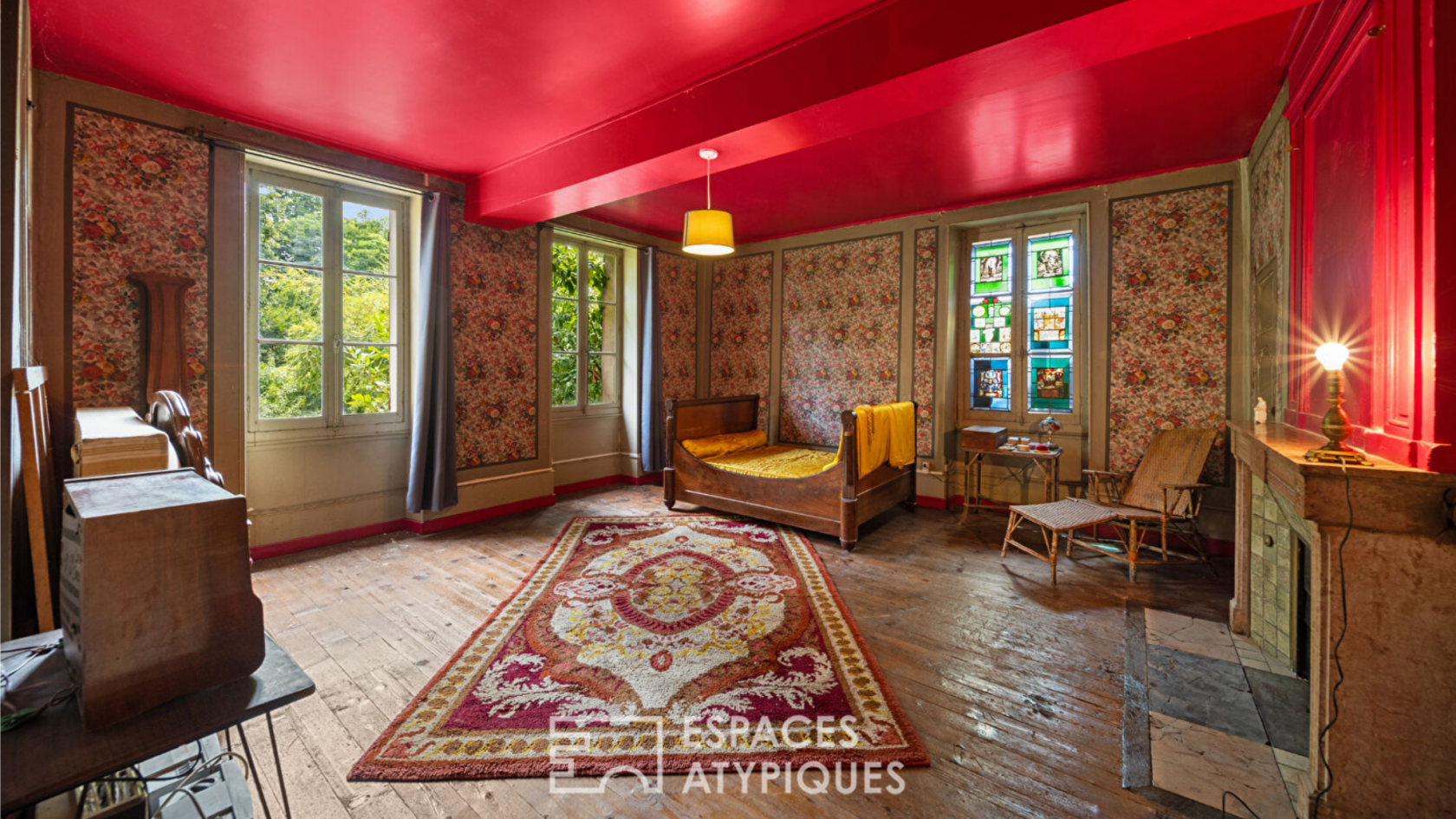 Ancien monastère de 360 m2 avec son parc de verdure, au coeur de la ville