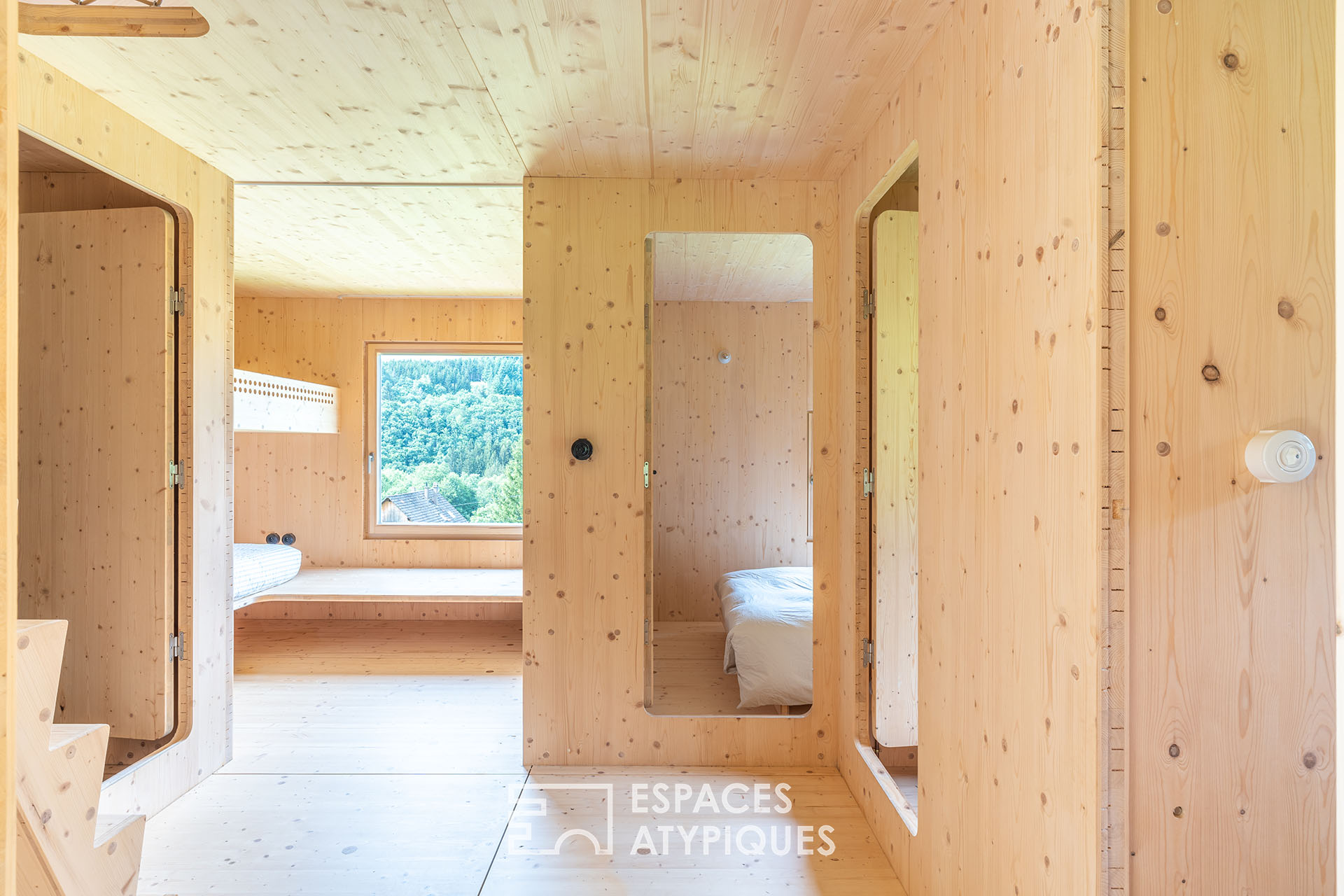 Minimalist architect-designed chalet in the heart of nature